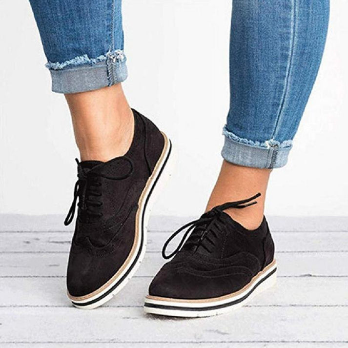 Stylish shoes with laces