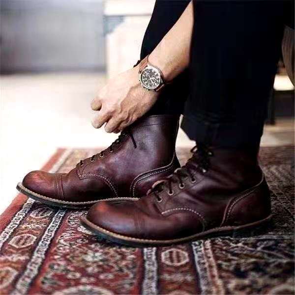 – Lace-up boots for men