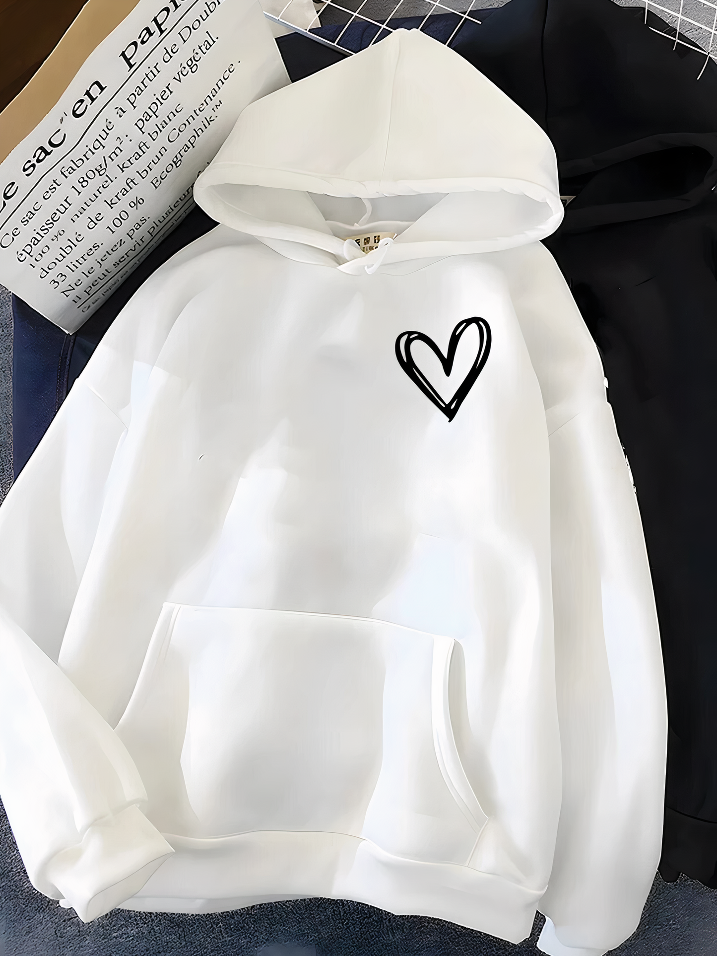 Heidi-Mode | Hooded Sweatshirt with Heart Print for Women Saylor