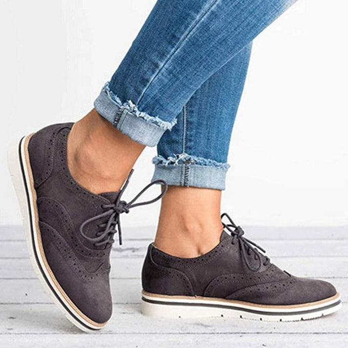 Stylish shoes with laces