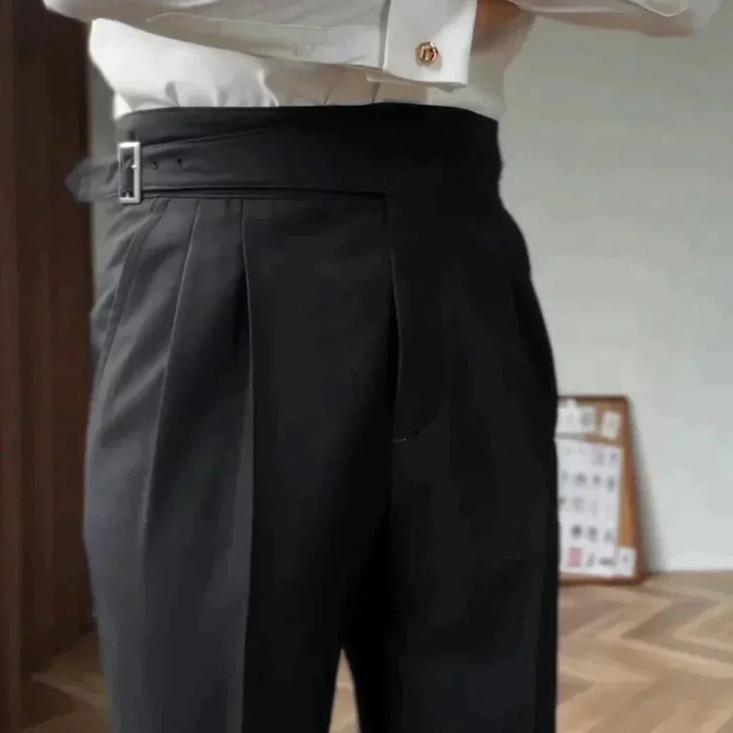 Heidi-Mode Classic: Stylish Pants with Buckle