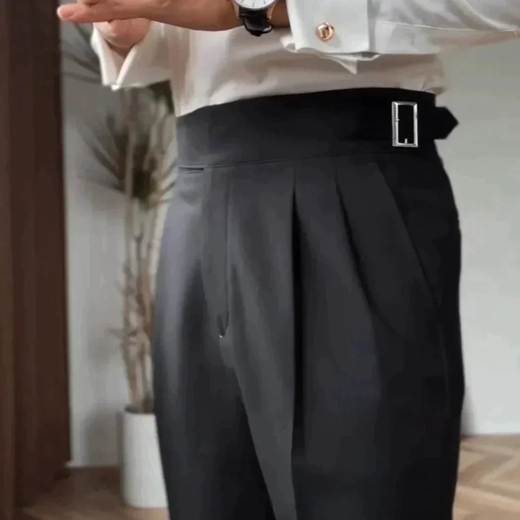 Heidi-Mode Classic: Stylish Pants with Buckle