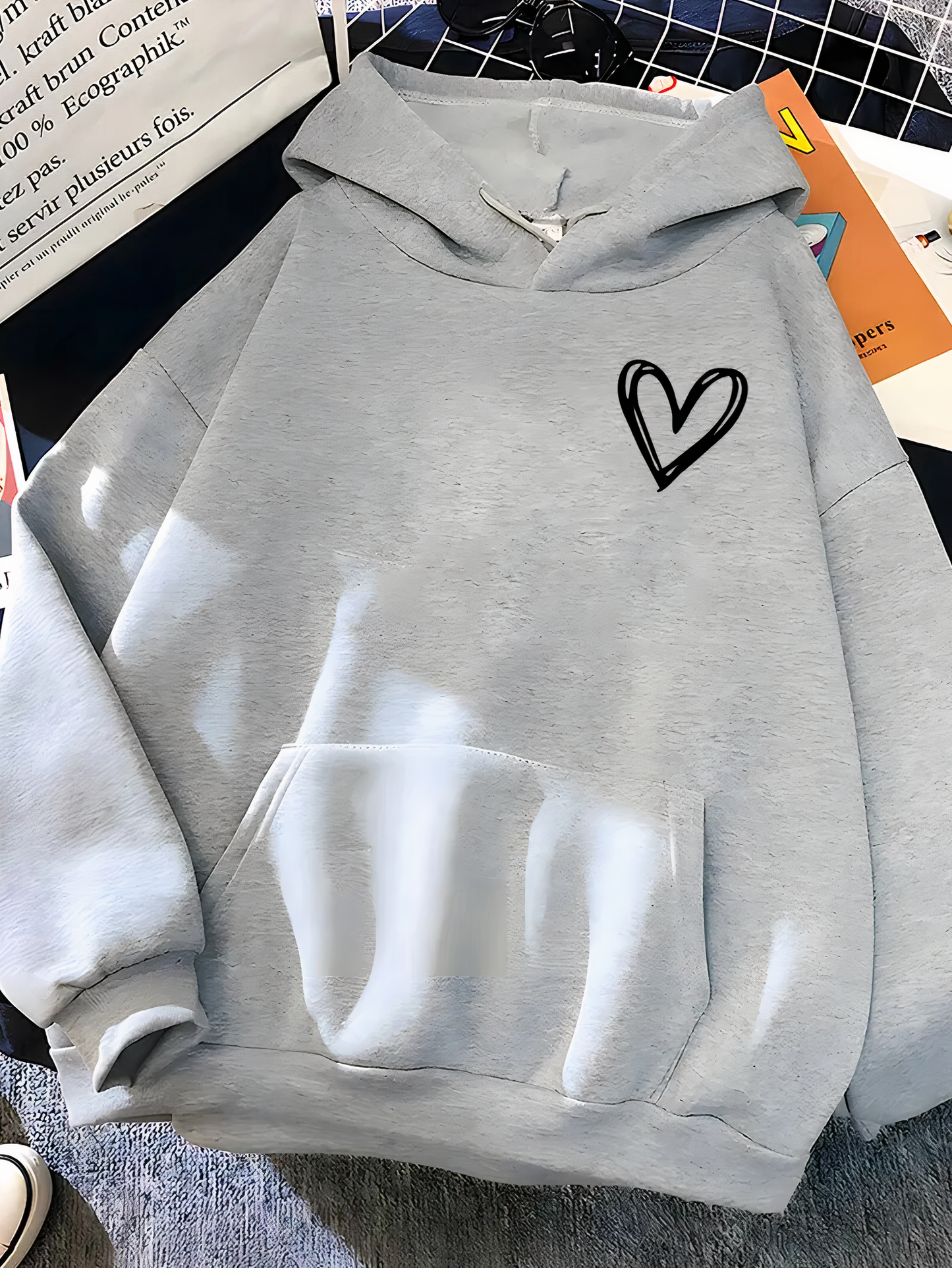 Heidi-Mode | Hooded Sweatshirt with Heart Print for Women Saylor