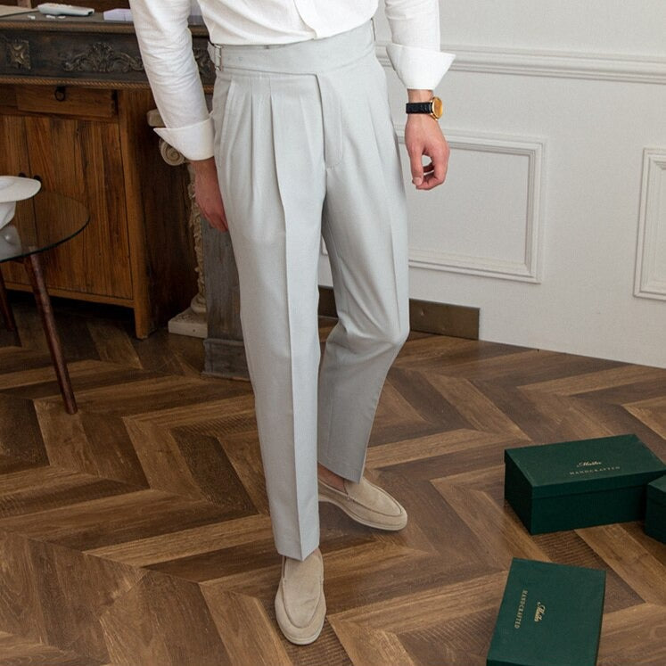 Heidi-Mode Classic: Stylish Pants with Buckle